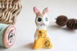 画像1: Torquay rabbit figurine (1)